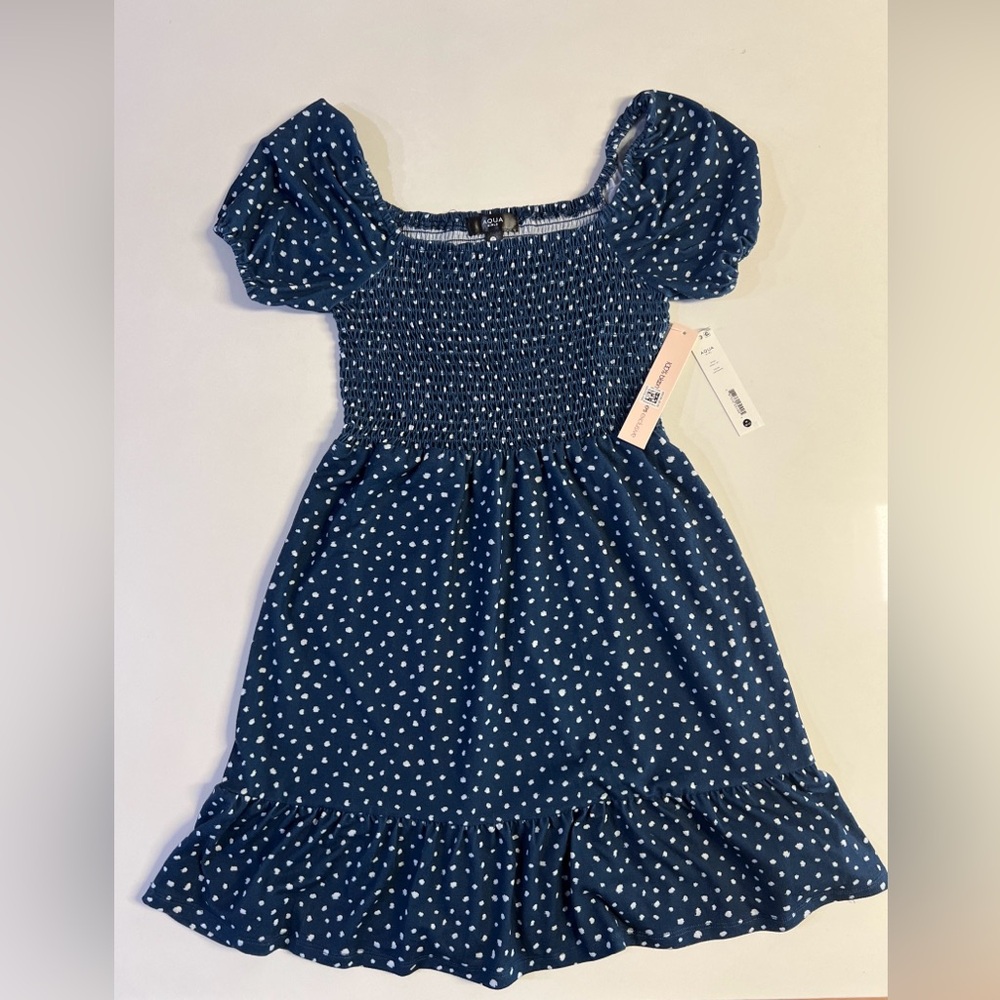 *NWT AQUA Girls' Smocked Dress Size Medium Blue and White